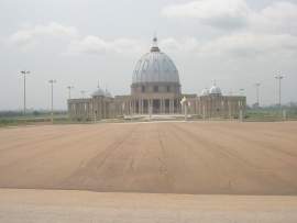 2003 Elefántcsontpart, katedrális a fővásorban, Yamoussoukroban