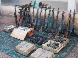 2003 Elefántcsontpart, lázadóktól elkobzott fegyverek