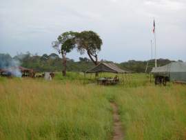 2004 Gabon, Ekwata, mesterlövész tanfolyam, táborhely