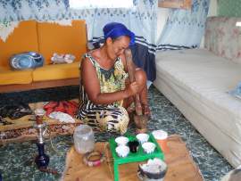 2006 Djibouti, Arta Plage, kávékészítés Márta által